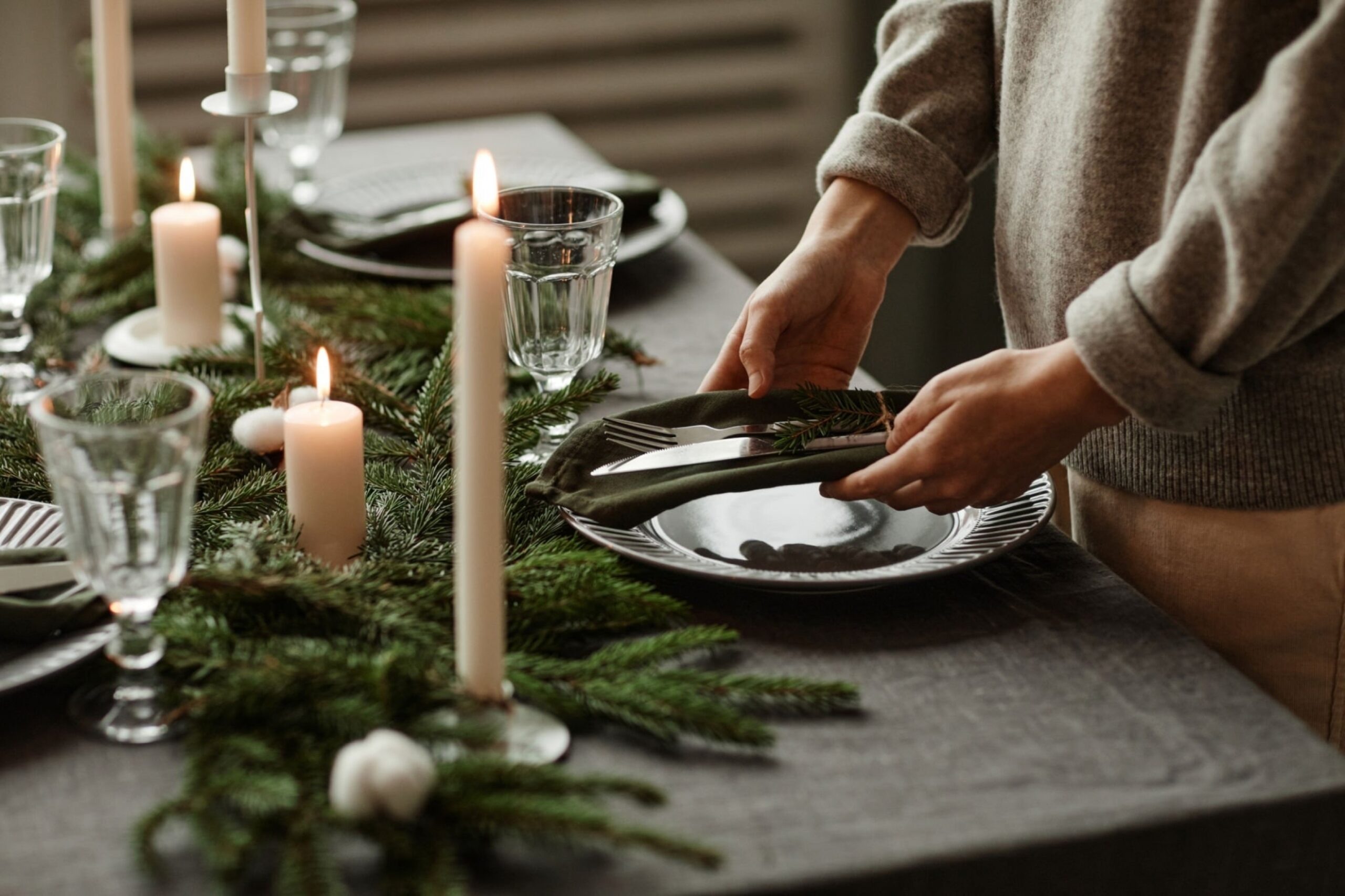 Setting Elegant Christmas Table